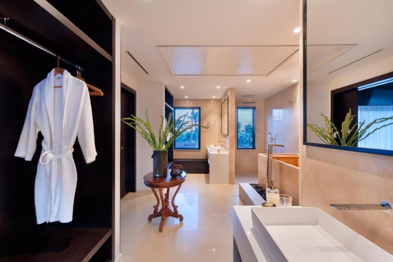 Herbert Samuel Royal Shangri-la Hotel 5*