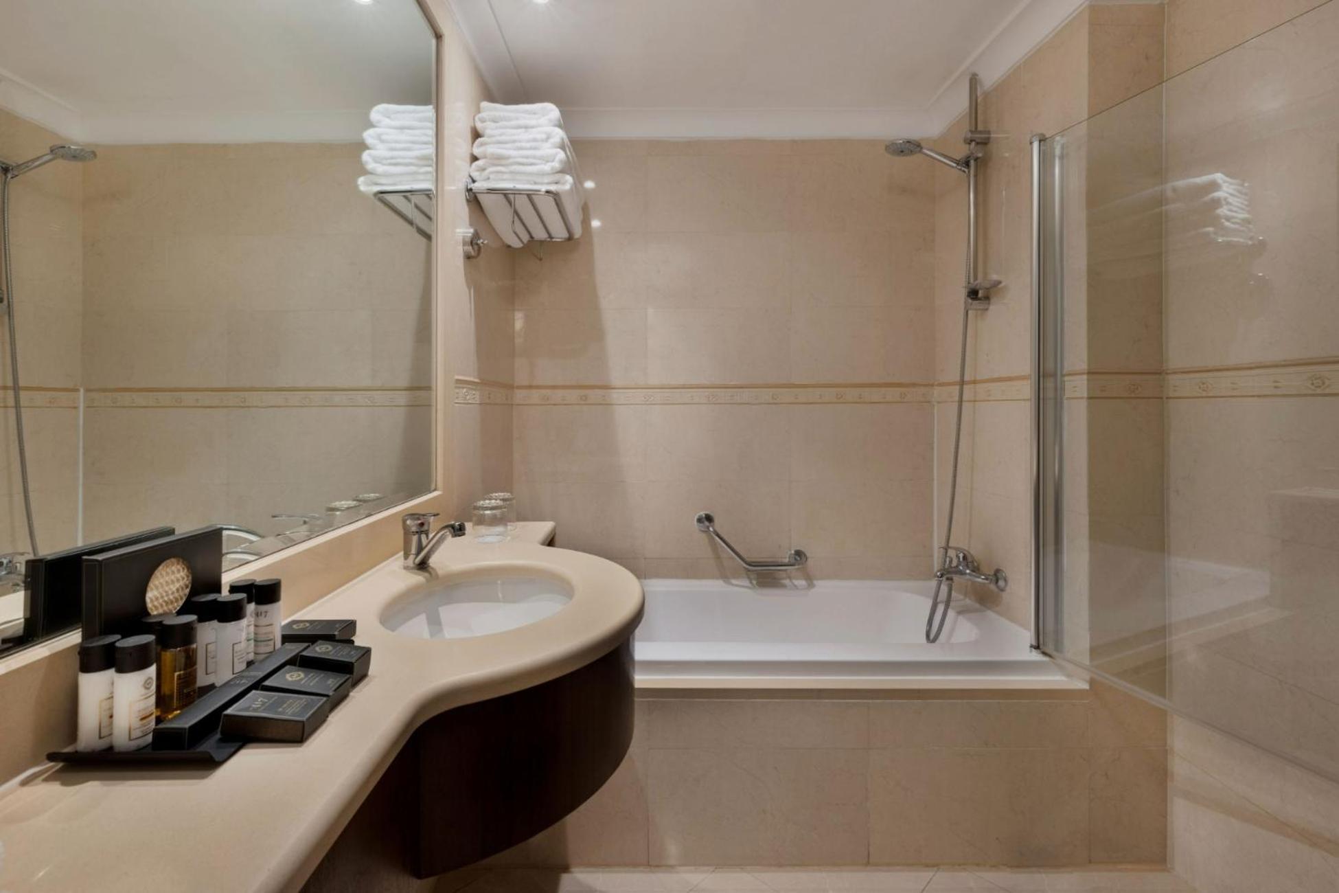 Herbert Samuel Royal Shangri-la 5*